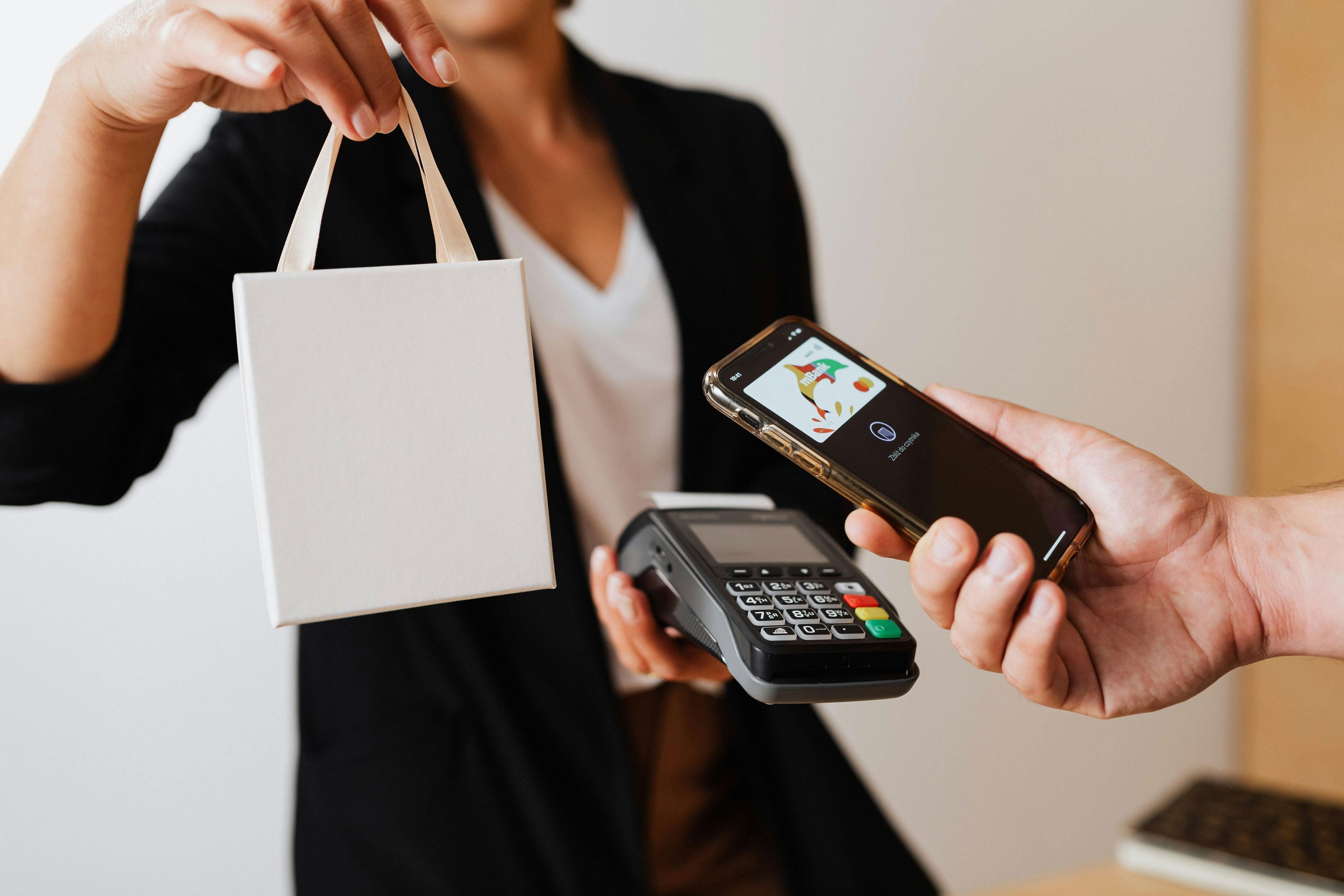 When the Cloud Fails: Why Smart Retailers Go Offline to Stay Online